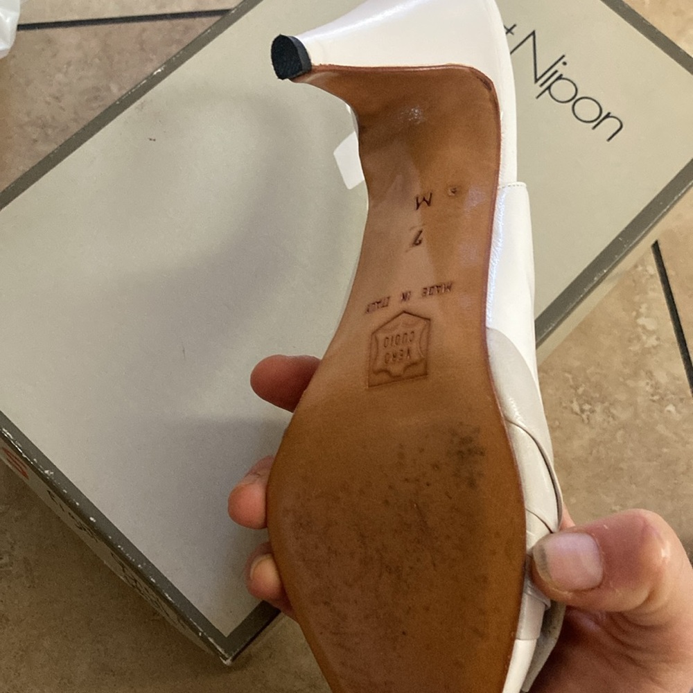 Albert Nipon Beautiful Leather Shoes - image 5